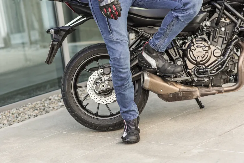 Buty sportowe SHIMA SX-6 WHITE czarny biały czerwony