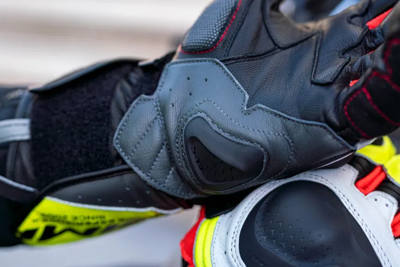Rękawice sportowe SHIMA ST-3 MEN FLUO czarny czerwony biały żółty fluo