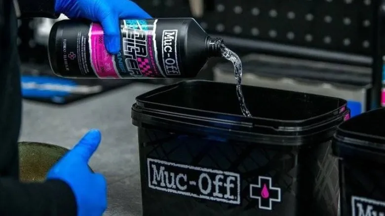 Środek do czyszczenia filtrów powietrza MUC-OFF 1L