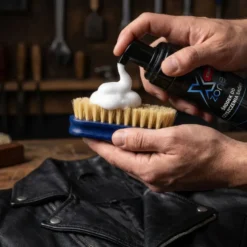 Środek do czyszczenia odzieży skórzanej XZONE STRONG 150ml